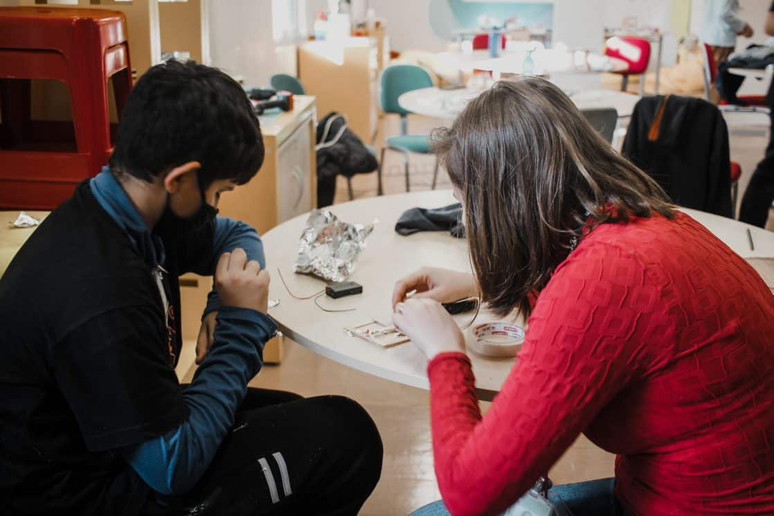 aluno e instrutora do Férias Maker