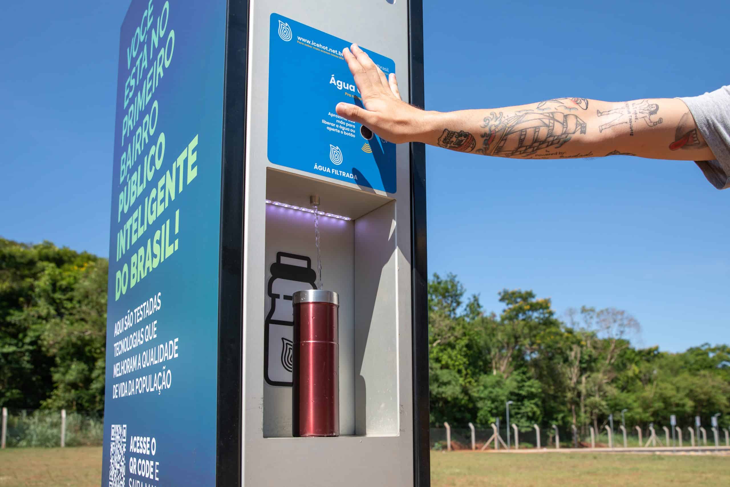 Bebedouro automático, uma das tecnologias do Programa Vila A Inteligente.