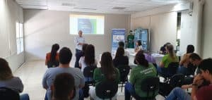 O Presidente do InPAR Rommel Barion durante a oficina sobre logistica reversa em Cascavel.