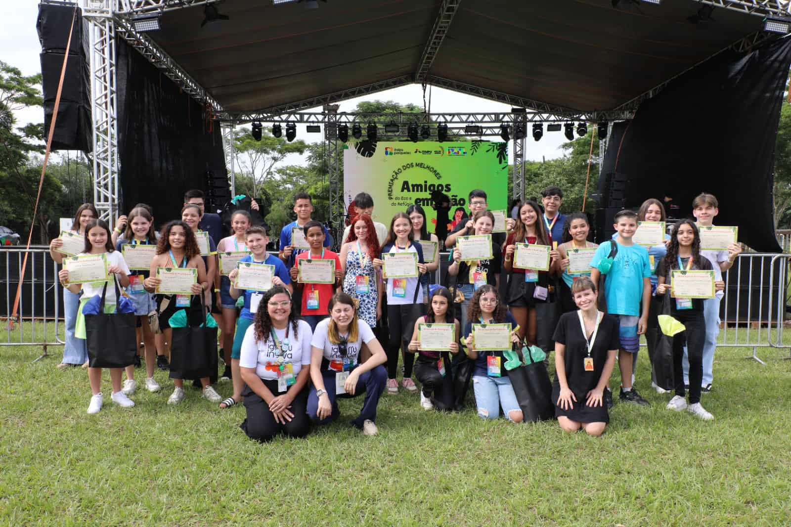 Alunos do projeto Amigos do Ecomusdeu e Refúgio em Ação receberam prêmios e certificados Foto Kiko Sierich medio